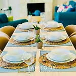 Beachside 5-bed With Private Pool 尼奥克瑞奥