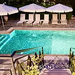 Beachside 5-bed With Private Pool * 尼奥克瑞奥