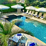 Beachside 5-bed With Private Pool 别墅 *