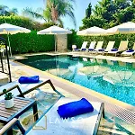 Beachside 5-bed With Private Pool 别墅 尼奥克瑞奥