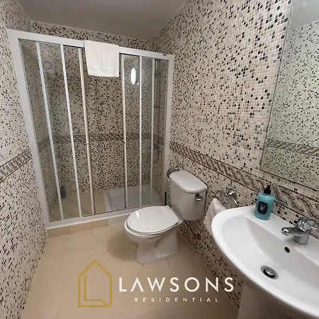 Beachside 5-bed With Private Pool *