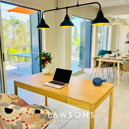 فيلة Beachside 5-bed With Private Pool *