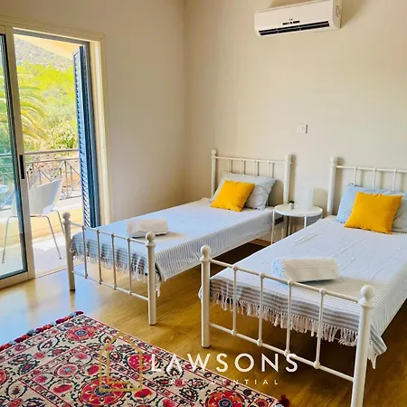 Beachside 5-bed With Private Pool Neo Chorio