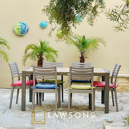 فيلة Beachside 5-bed With Private Pool