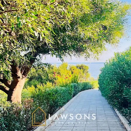 Beachside 5-bed With Private Pool Villa *