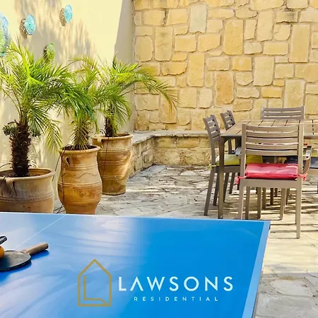 Beachside 5-bed With Private Pool فيلة