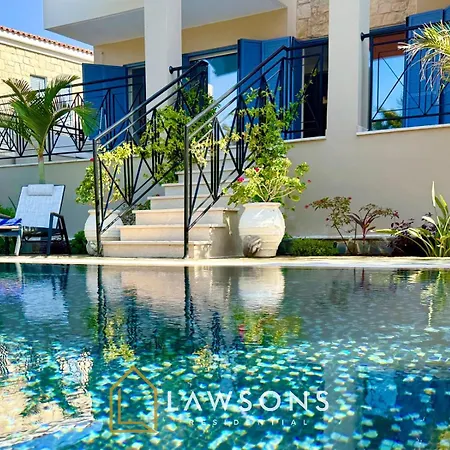 Beachside 5-bed With Private Pool فيلة *