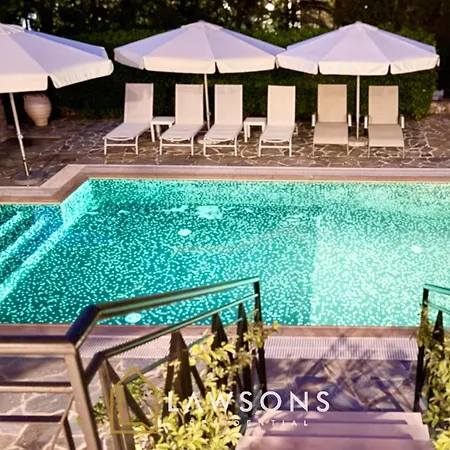 Beachside 5-bed With Private Pool