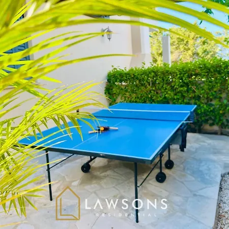 Beachside 5-bed With Private Pool Нео-Хорио
