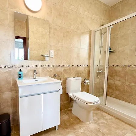 Beachside 5-bed With Private Pool Neo Chorio