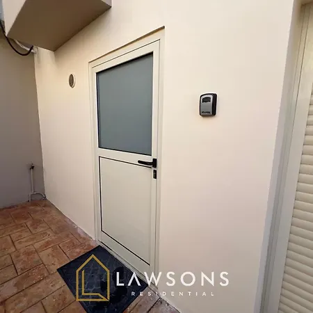 Beachside 5-bed With Private Pool Willa