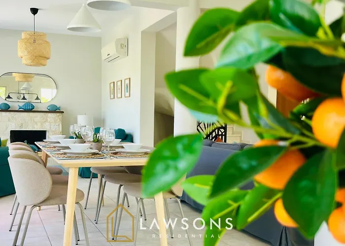 Beachside 5-bed With Private Pool Vila *