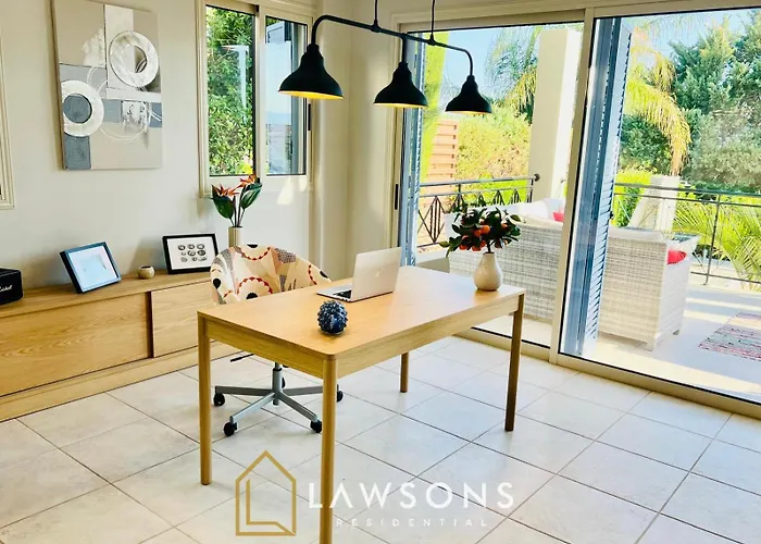 Beachside 5-bed With Private Pool Vila