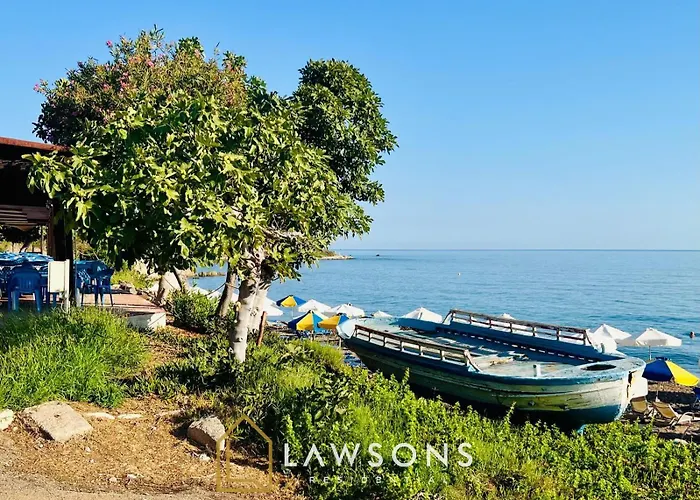 Beachside 5-bed With Private Pool *