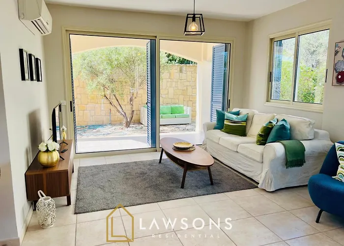 Beachside 5-bed With Private Pool Vila Neo Chorio