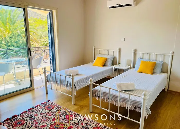 Beachside 5-bed With Private Pool Neo Chorio