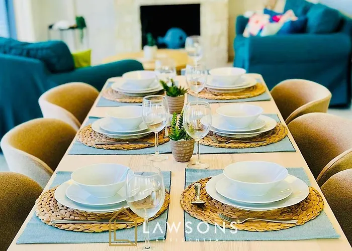 Beachside 5-bed With Private Pool Neo Chorio