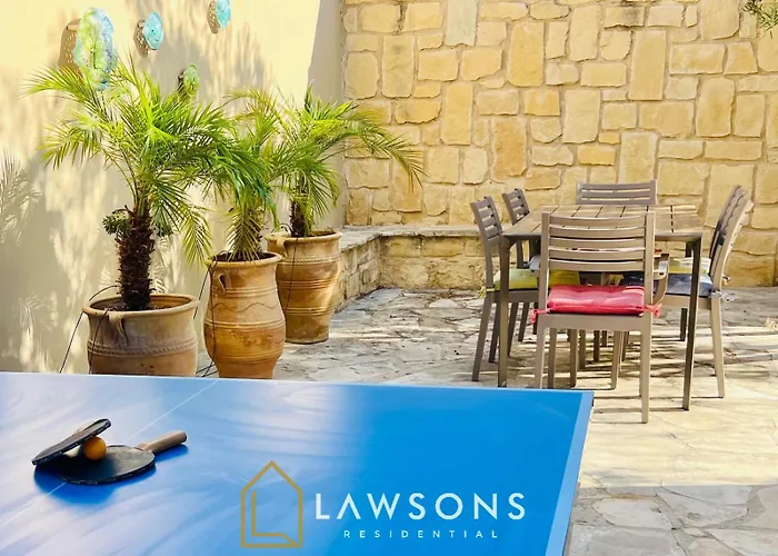 Beachside 5-bed With Private Pool Vila