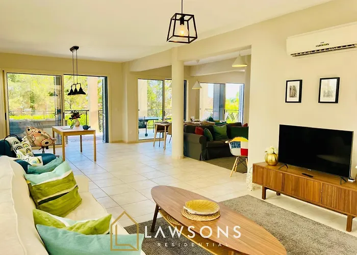 Beachside 5-bed With Private Pool Vila Neo Chorio