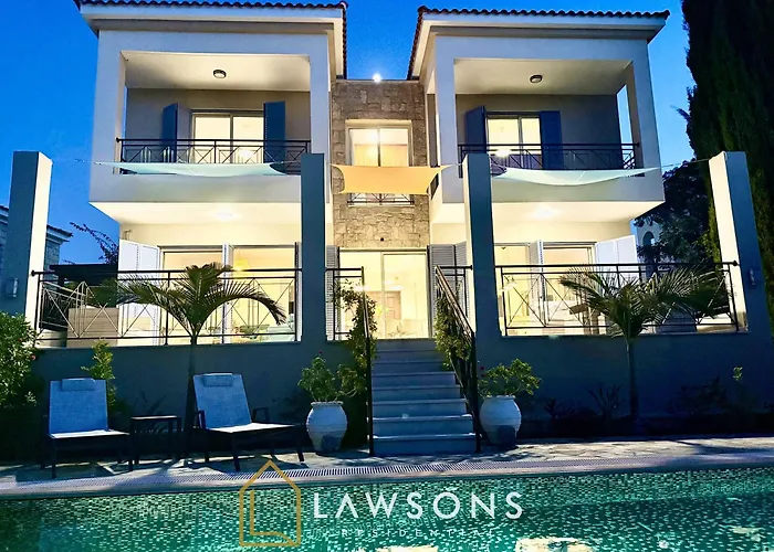 Beachside 5-bed With Private Pool *