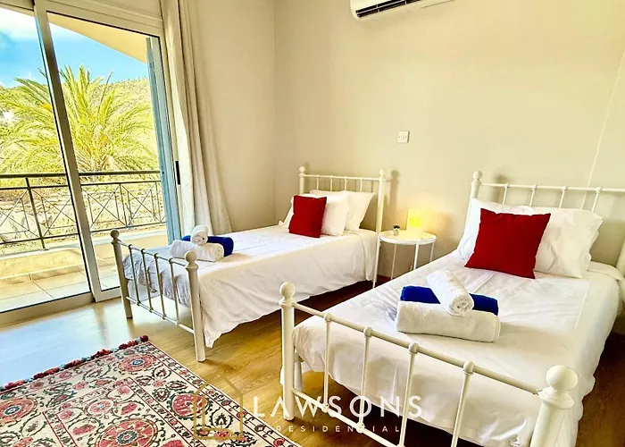 Beachside 5-bed With Private Pool * Neo Chorio