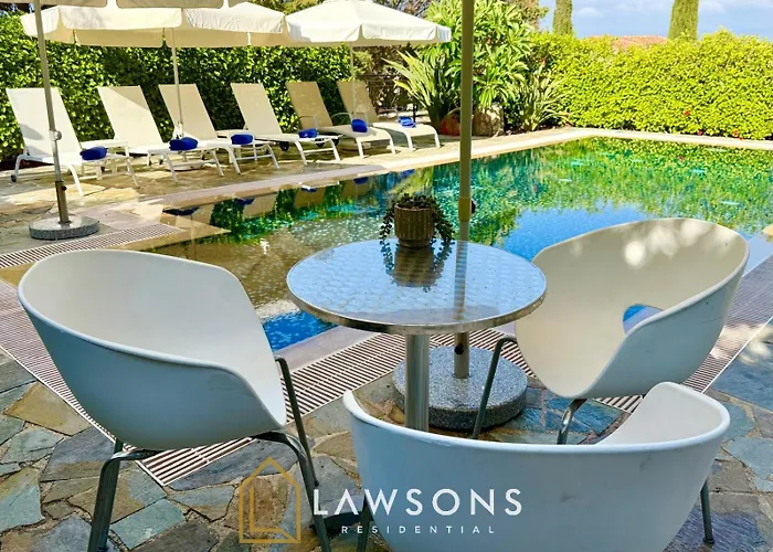 Beachside 5-bed With Private Pool Vila Neo Chorio