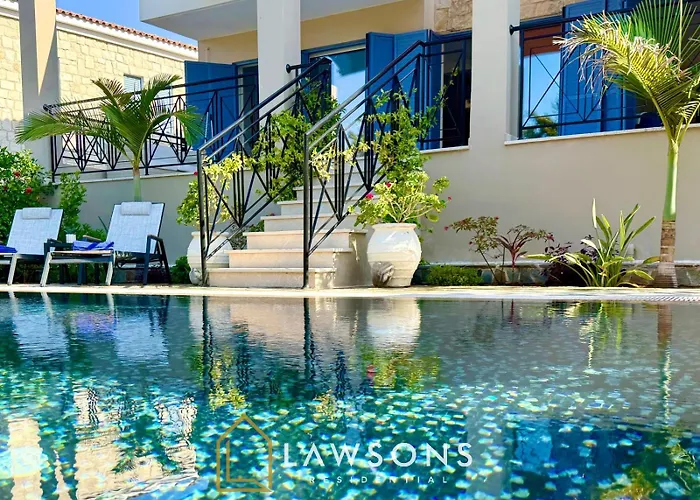 Beachside 5-bed With Private Pool Vila *