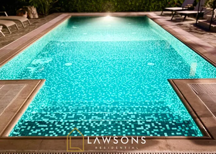 Beachside 5-bed With Private Pool Vila Neo Chorio