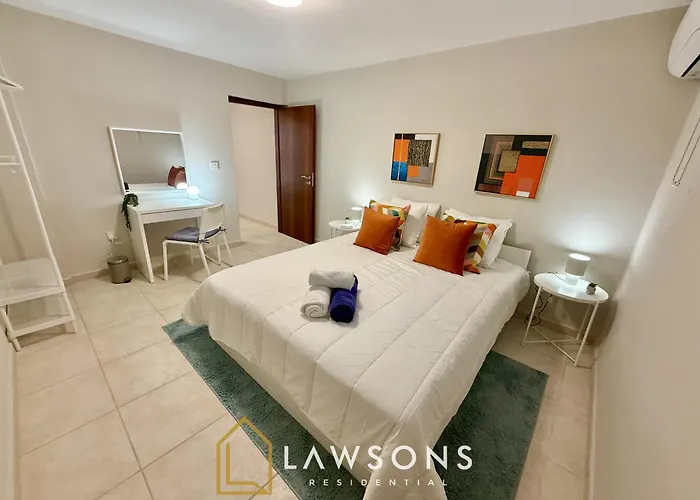 Beachside 5-bed With Private Pool